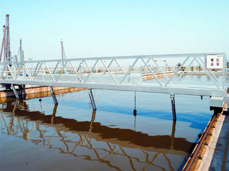 無(wú)錫疊螺機(jī)廠(chǎng)家闡述我國(guó)污泥污水治理的步履艱難